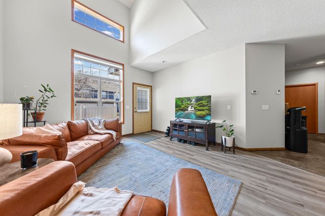 472 Hickory Lane N, Oakdale, MN 55128