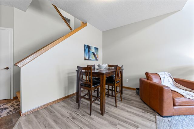 472 Hickory Lane N, Oakdale, MN 55128