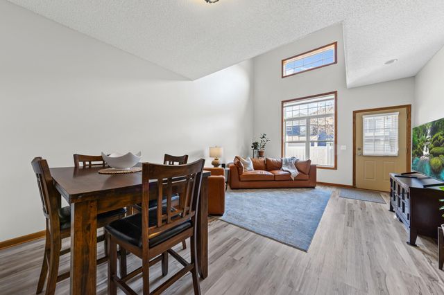 472 Hickory Lane N, Oakdale, MN 55128