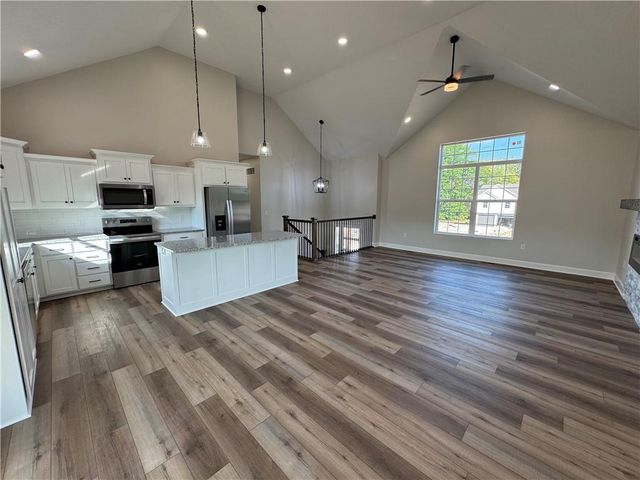 318 NE 51 Road, Warrensburg, MO 64093