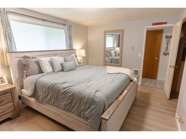 1095 N MANZANITA St, Canby, OR 97013