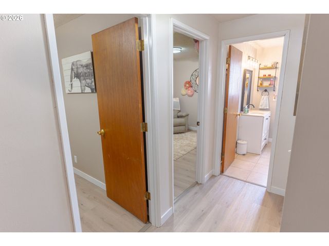 1095 N MANZANITA St, Canby, OR 97013