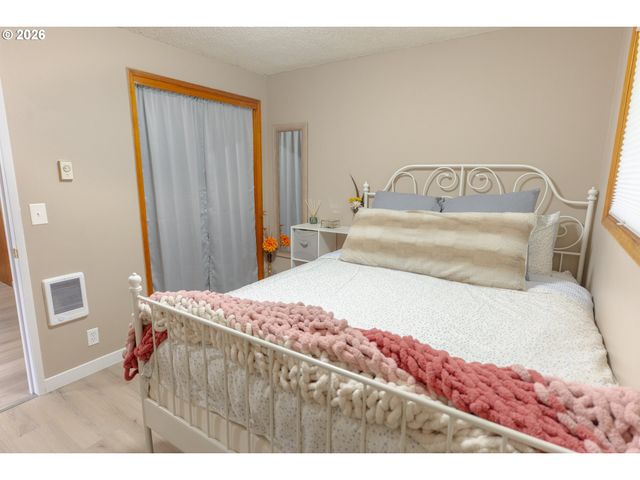 1095 N MANZANITA St, Canby, OR 97013