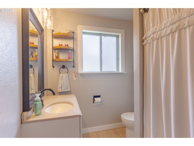 1095 N MANZANITA St, Canby, OR 97013