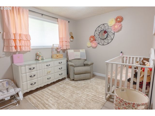 1095 N MANZANITA St, Canby, OR 97013