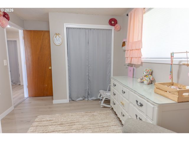 1095 N MANZANITA St, Canby, OR 97013