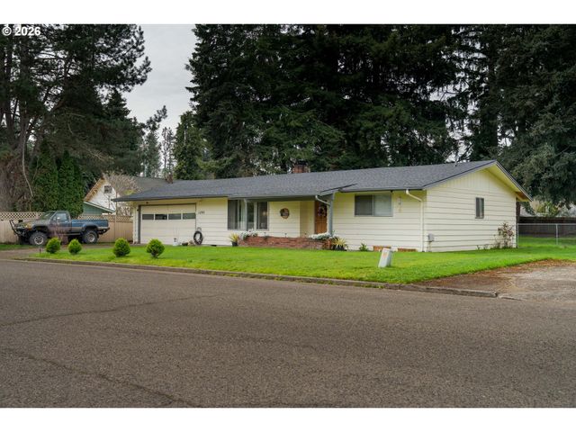 1095 N MANZANITA St, Canby, OR 97013
