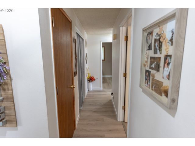 1095 N MANZANITA St, Canby, OR 97013