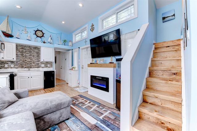 664 Jensen Drive, Cleveland, TX 77327