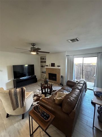 1202 Thorpe LN 401, San Marcos, TX 78666