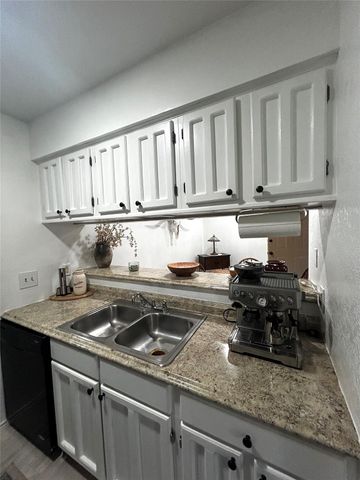 1202 Thorpe LN 401, San Marcos, TX 78666