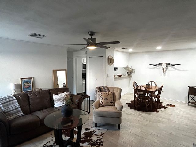 1202 Thorpe LN 401, San Marcos, TX 78666