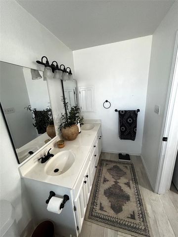 1202 Thorpe LN 401, San Marcos, TX 78666