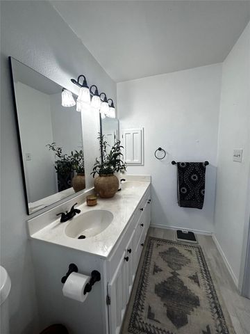 1202 Thorpe LN 401, San Marcos, TX 78666