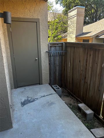 1202 Thorpe LN 401, San Marcos, TX 78666