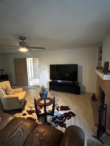 1202 Thorpe LN 401, San Marcos, TX 78666