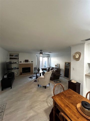 1202 Thorpe LN 401, San Marcos, TX 78666