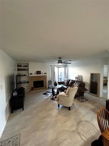 1202 Thorpe LN 401, San Marcos, TX 78666