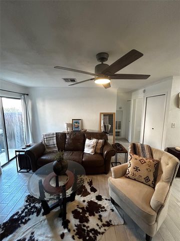 1202 Thorpe LN 401, San Marcos, TX 78666