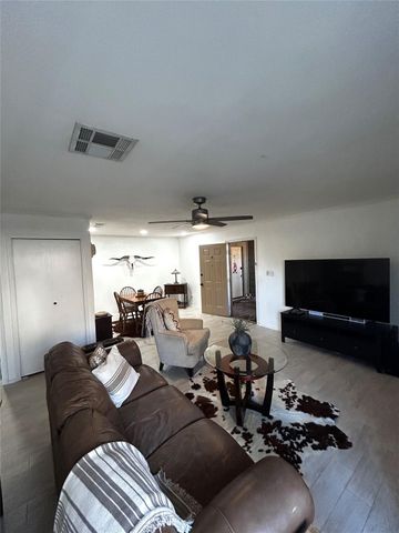 1202 Thorpe LN 401, San Marcos, TX 78666