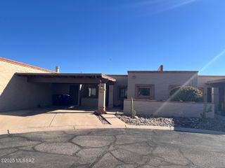 8141 E Daniella Circle, Tucson, AZ 85715