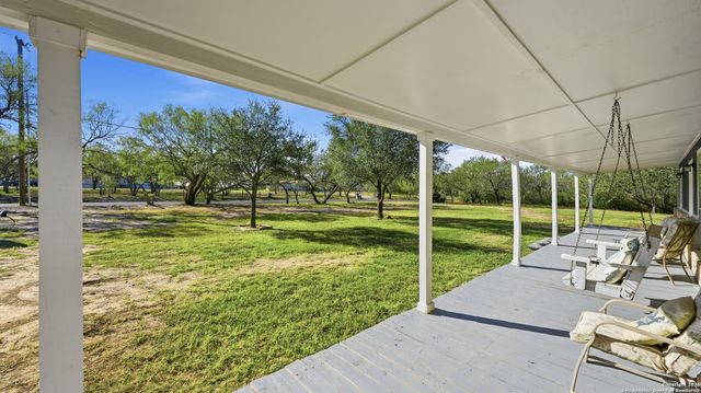 10835 Rosemar, Adkins, TX 78101