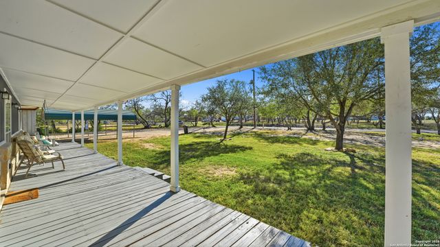 10835 Rosemar, Adkins, TX 78101