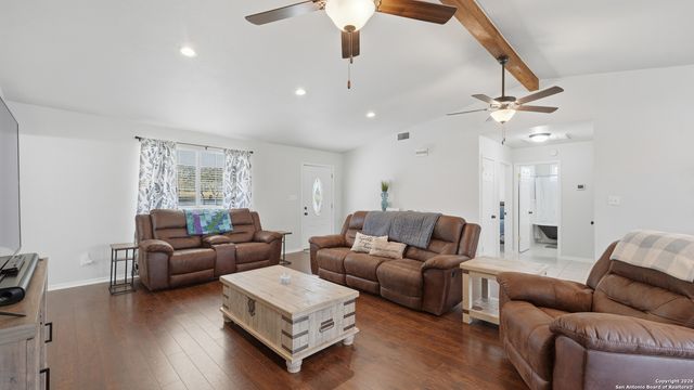 10835 Rosemar, Adkins, TX 78101