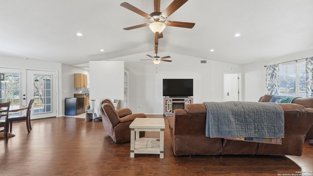 10835 Rosemar, Adkins, TX 78101