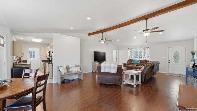 10835 Rosemar, Adkins, TX 78101