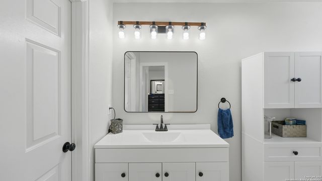 10835 Rosemar, Adkins, TX 78101