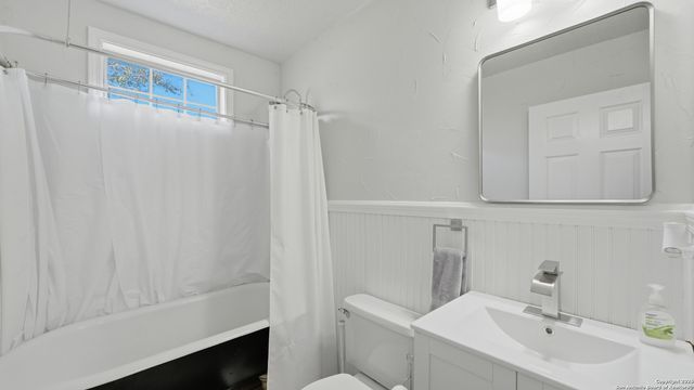 10835 Rosemar, Adkins, TX 78101