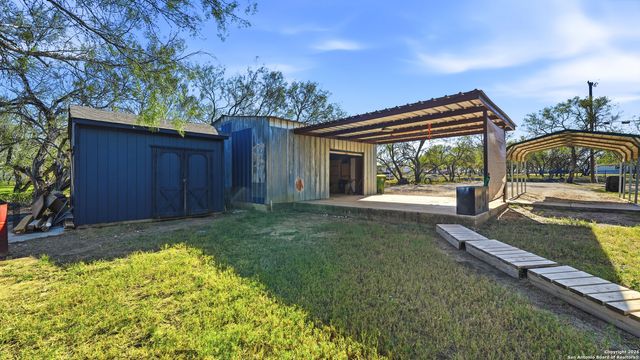 10835 Rosemar, Adkins, TX 78101