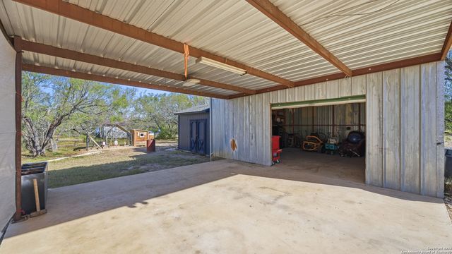10835 Rosemar, Adkins, TX 78101