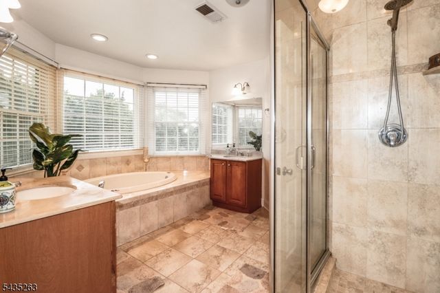 2 Brenner Ct, Franklin Twp., NJ 08873
