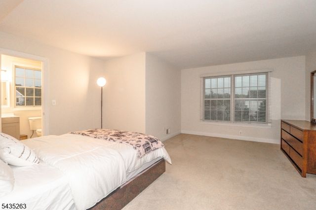 2 Brenner Ct, Franklin Twp., NJ 08873