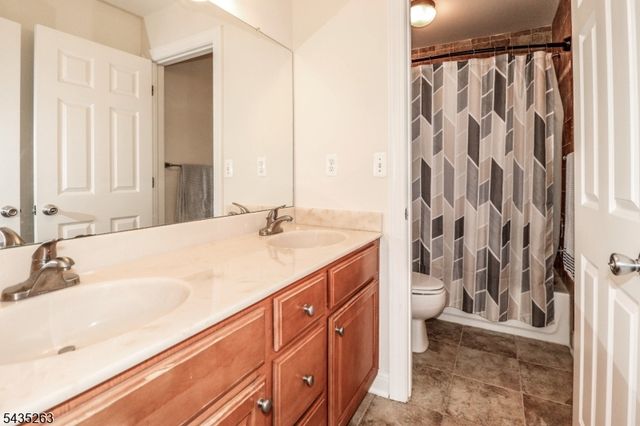 2 Brenner Ct, Franklin Twp., NJ 08873