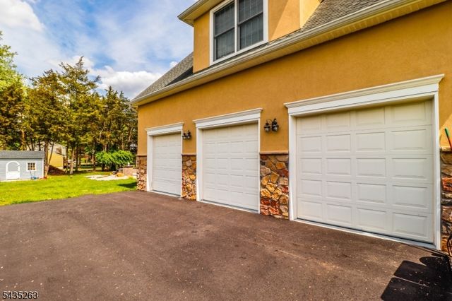 2 Brenner Ct, Franklin Twp., NJ 08873