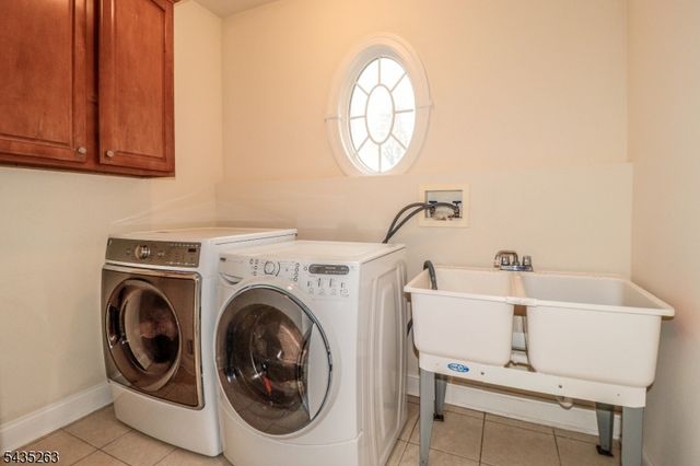 2 Brenner Ct, Franklin Twp., NJ 08873