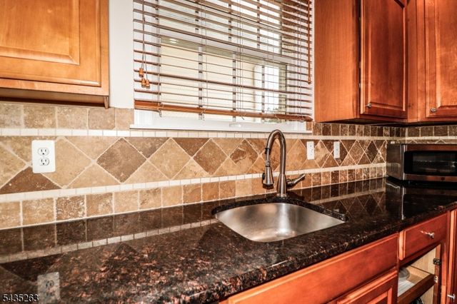 2 Brenner Ct, Franklin Twp., NJ 08873
