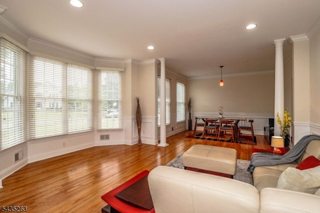 2 Brenner Ct, Franklin Twp., NJ 08873