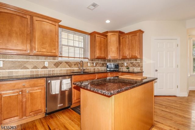 2 Brenner Ct, Franklin Twp., NJ 08873