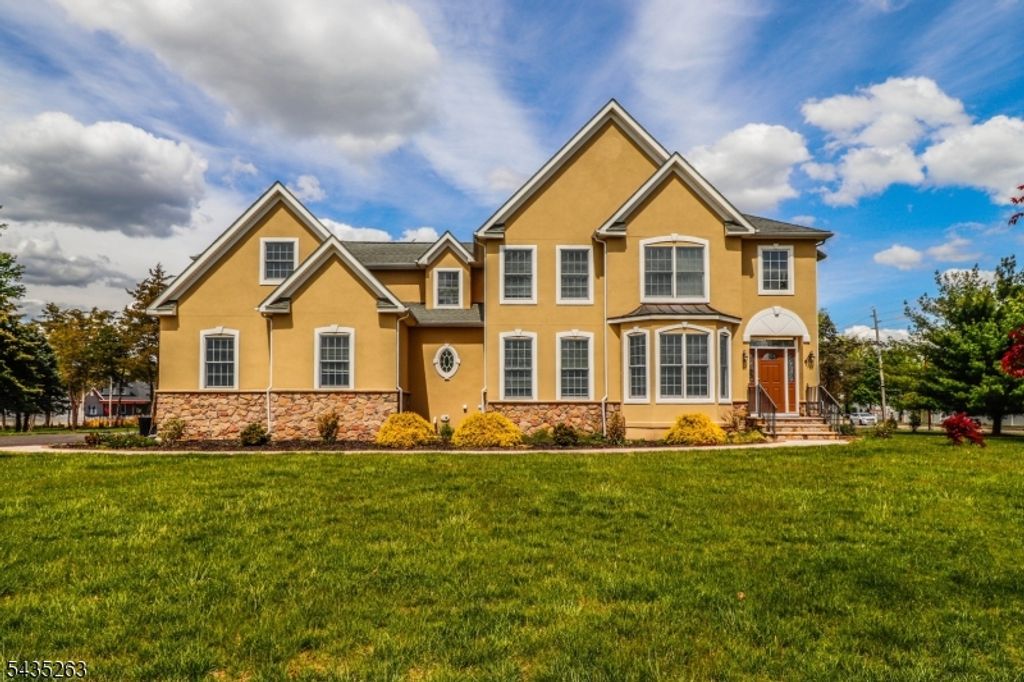 2 Brenner Ct, Franklin Twp., NJ 08873
