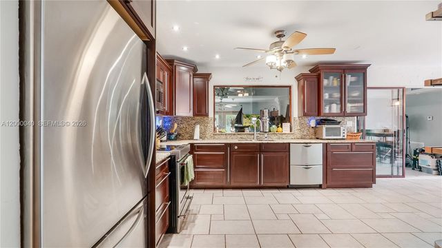 4020 SW 2nd St, Plantation, FL 33317