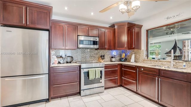 4020 SW 2nd St, Plantation, FL 33317