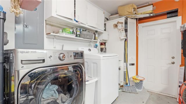 4020 SW 2nd St, Plantation, FL 33317