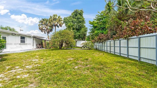 4020 SW 2nd St, Plantation, FL 33317