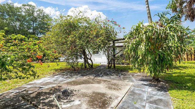 4020 SW 2nd St, Plantation, FL 33317