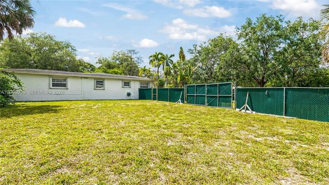 4020 SW 2nd St, Plantation, FL 33317