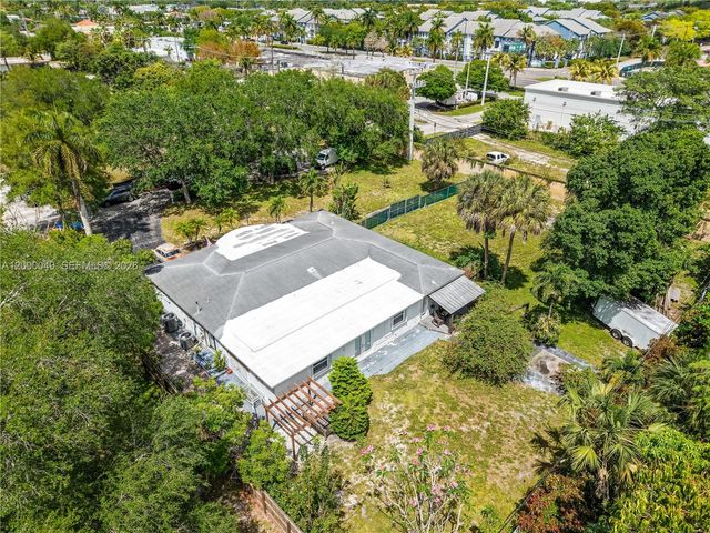 4020 SW 2nd St, Plantation, FL 33317